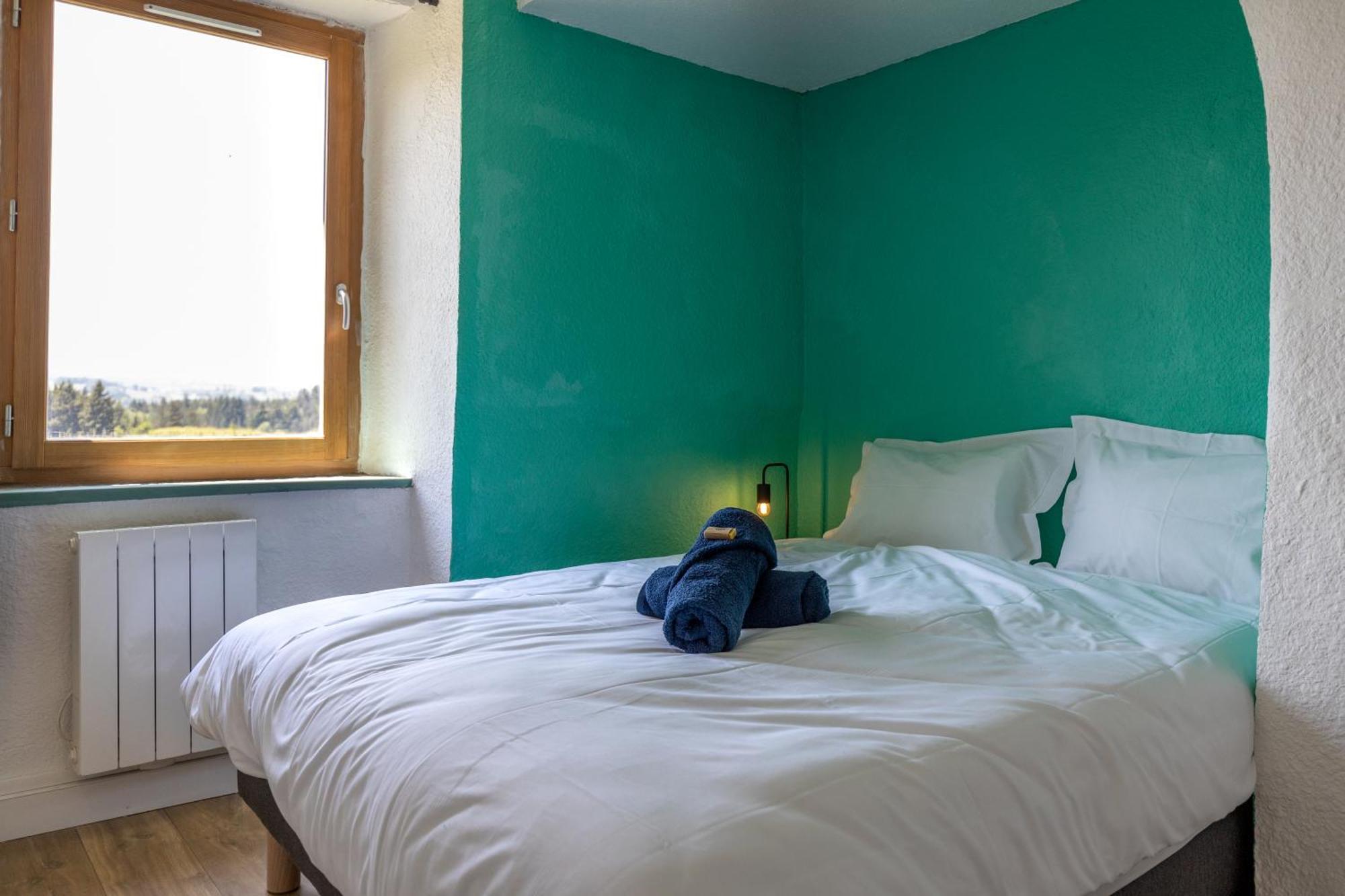 Bed and Breakfast Domaine Du Coq En Pat Augerolles Экстерьер фото